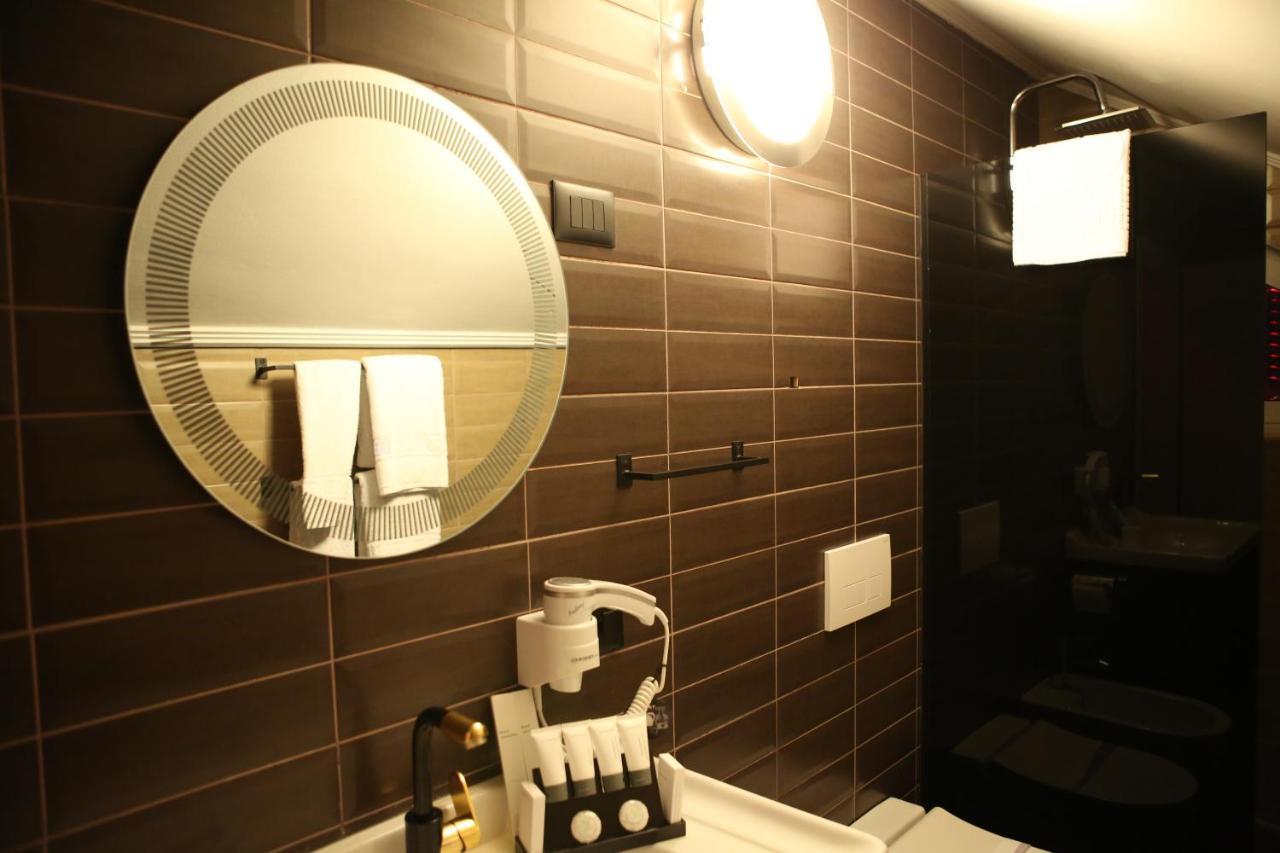Dark Boutique Hotel Shkoze Exteriör bild