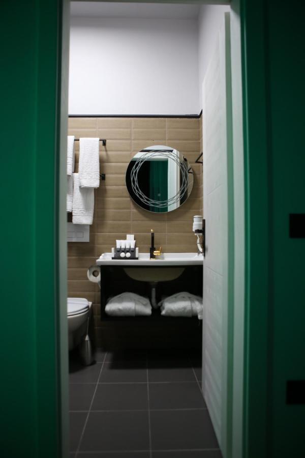 Dark Boutique Hotel Shkoze Exteriör bild