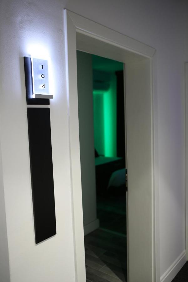 Dark Boutique Hotel Shkoze Exteriör bild