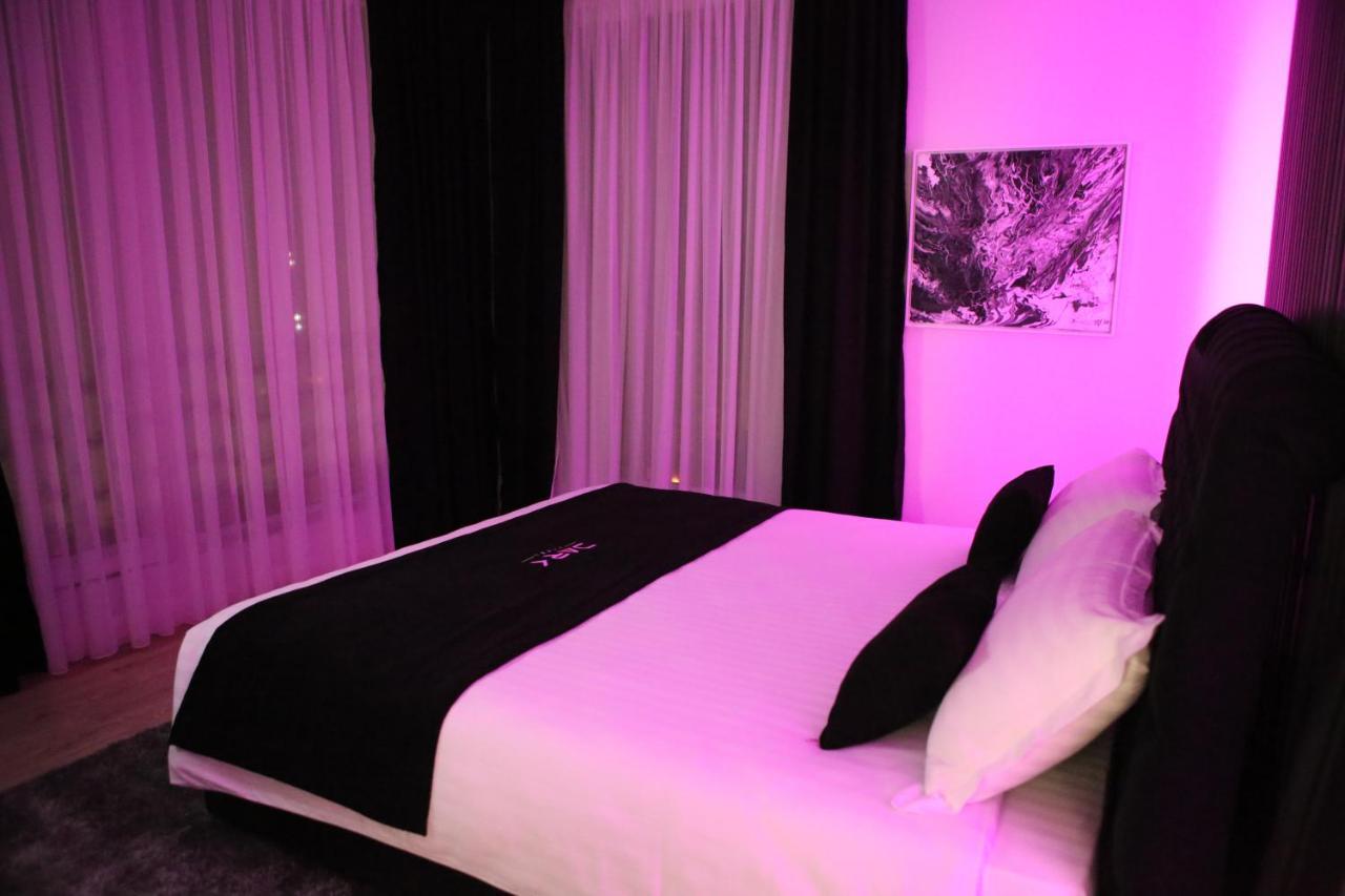 Dark Boutique Hotel Shkoze Exteriör bild