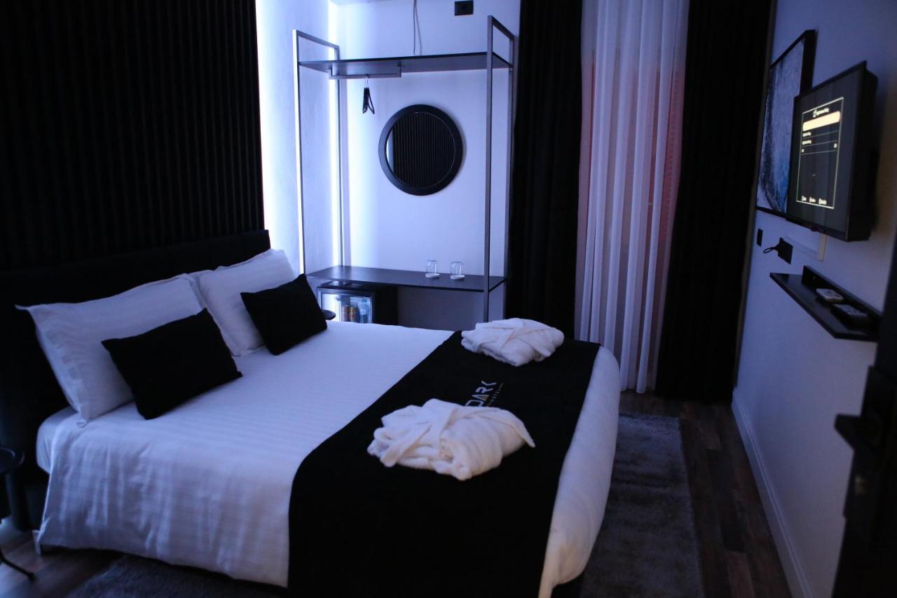 Dark Boutique Hotel Shkoze Exteriör bild