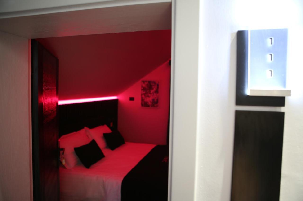 Dark Boutique Hotel Shkoze Exteriör bild